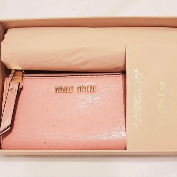 MIU MIU - Pink leather coin purse/wallet. AUTHENTIC and in BEAUTIFUL CONDITION! - Picture 2 of 16